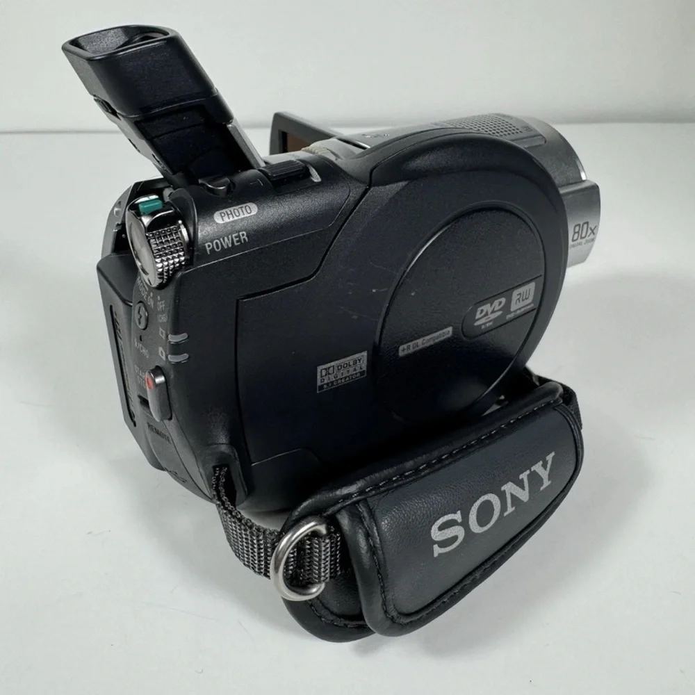 Sony 4.0 Megapixel Handycam model DCR-DVD408. Wide LCD Digital Video Camera